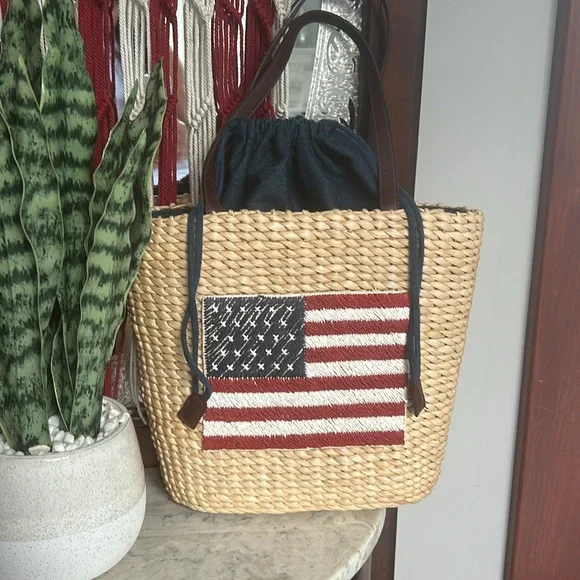 Straw Flag Tote - Picture 4 of 7